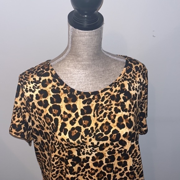 By&By leopard print top with bow detail size XXL.  Like new condition - Picture 2 of 9